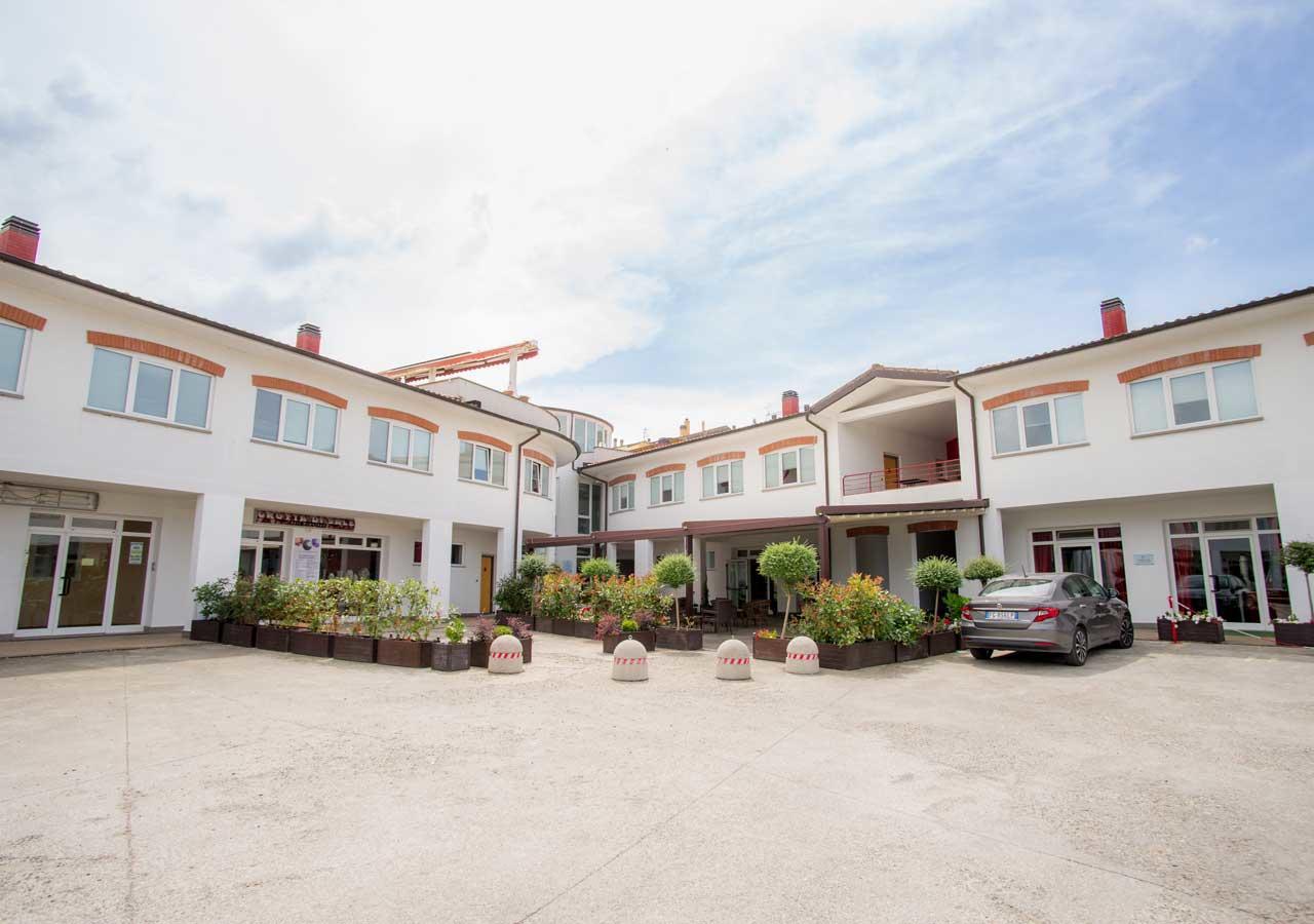 Hotel Relais Del Lago Marta Exterior foto